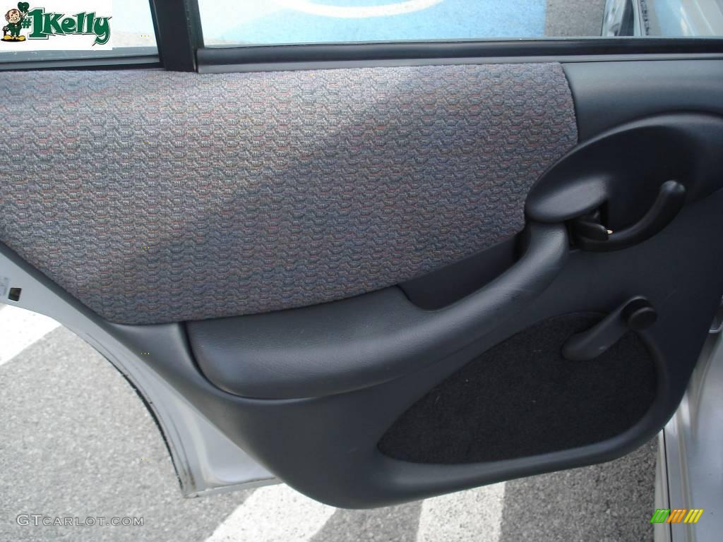 2001 Sunfire SE Sedan - Ultra Silver Metallic / Graphite photo #10