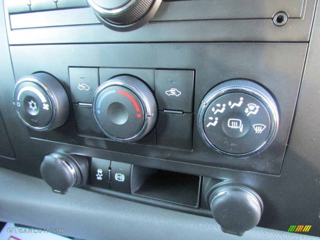 2014 Chevrolet Silverado 2500HD LS Crew Cab 4x4 Controls Photos