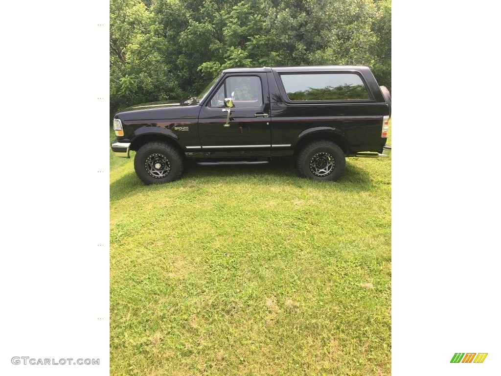 Black 1995 Ford Bronco XLT 4x4 Exterior Photo #138646569