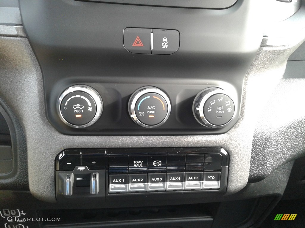 2019 Ram 5500 Tradesman Crew Cab 4x4 Chassis Controls Photo #138646968