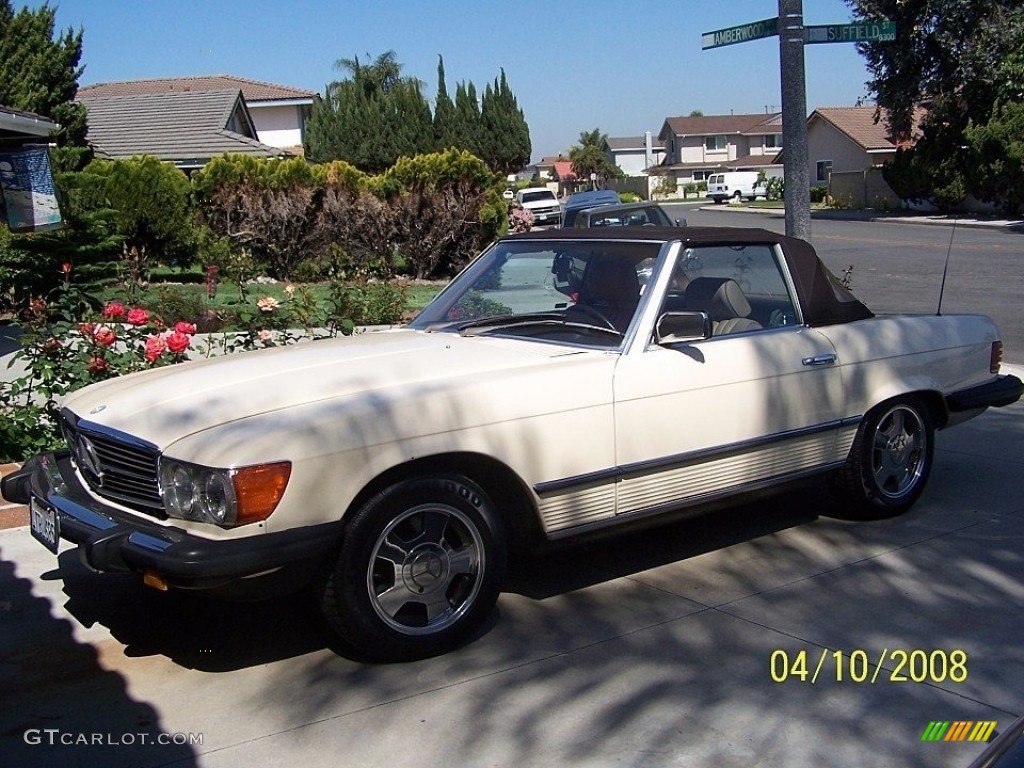 Light Ivory 1984 Mercedes-Benz SL Class 380 SL Roadster Exterior Photo #138653928