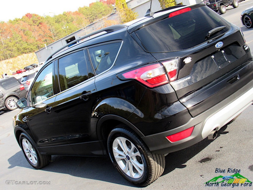 2018 Escape SE - Shadow Black / Charcoal Black photo #33
