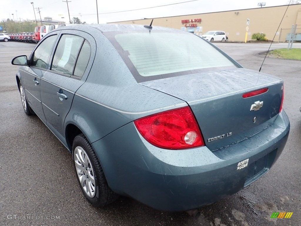 2009 Cobalt LS Sedan - Silver Moss Metallic / Gray photo #2