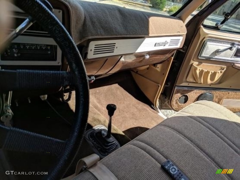 1977 Chevrolet C/K K10 Cheyenne Regular Cab 4x4 Controls Photo #138664854
