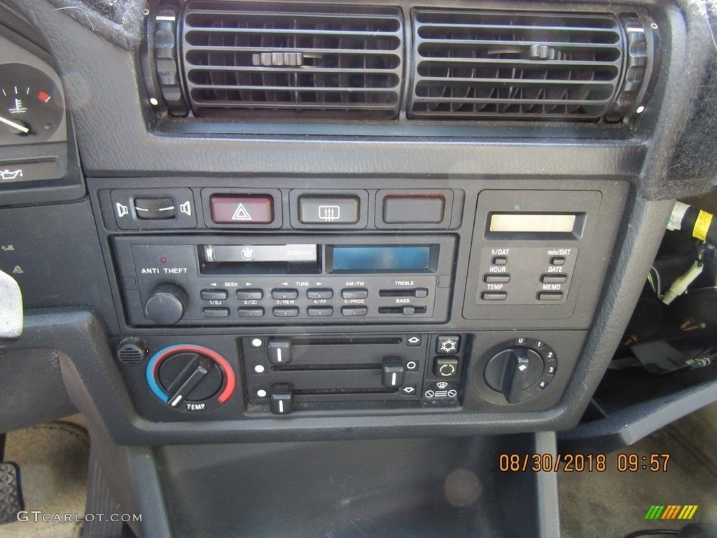 1986 BMW 3 Series 325e Sedan Controls Photo #138668701