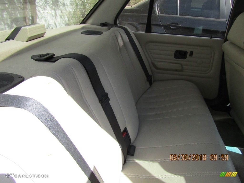 1986 BMW 3 Series 325e Sedan Rear Seat Photos