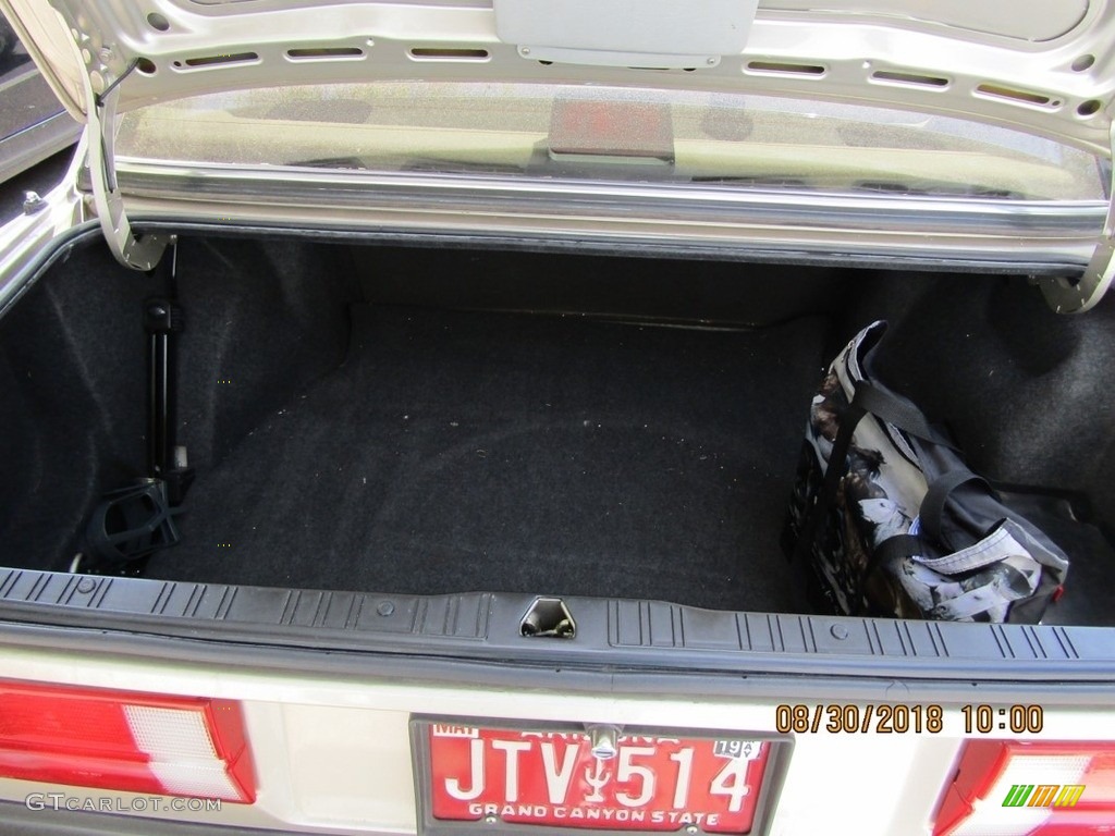 1986 BMW 3 Series 325e Sedan Trunk Photos