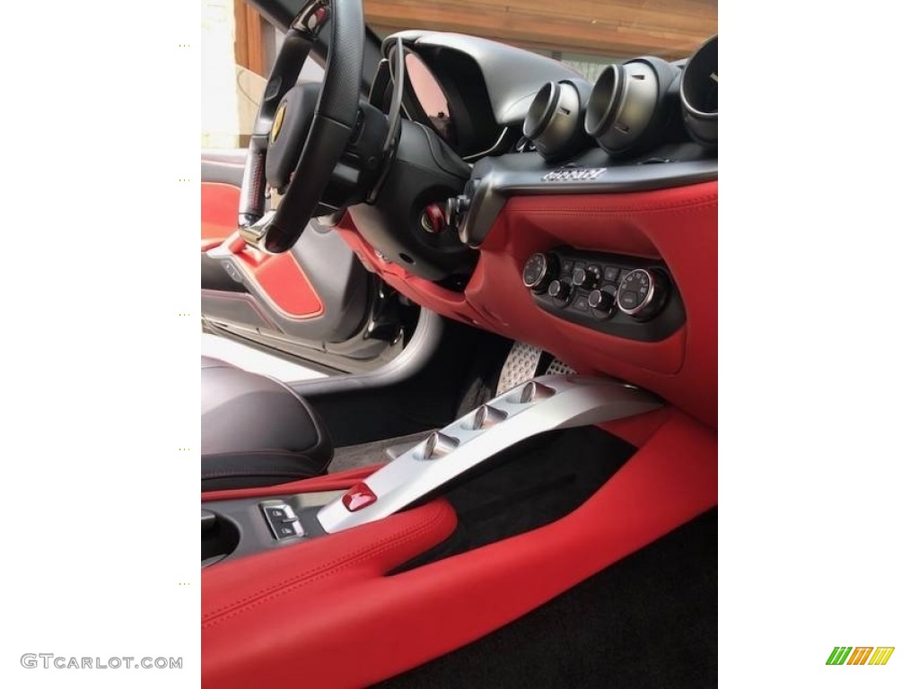 2014 Ferrari F12berlinetta Standard F12berlinetta Model Nero/Rosso Dashboard Photo #138675720