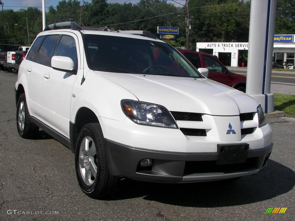 2004 Outlander XLS AWD - Diamond White Pearl / Charcoal photo #1