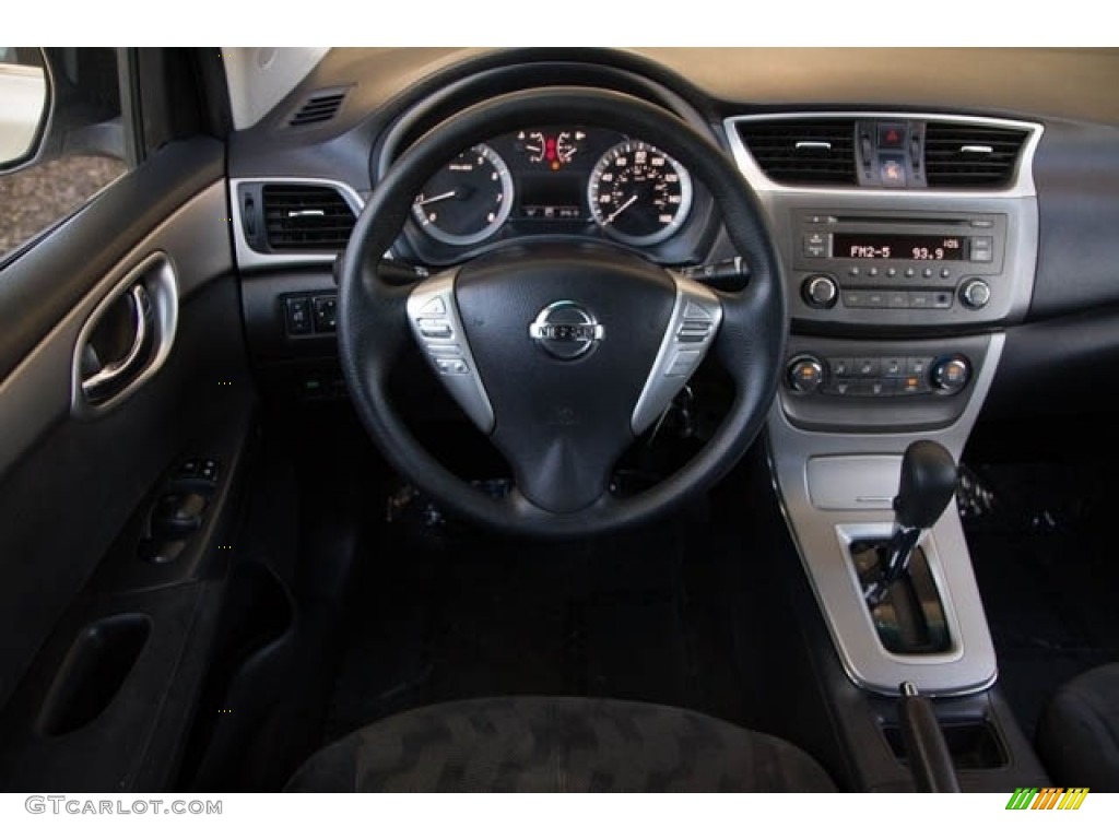 2013 Nissan Sentra SV Dashboard Photos