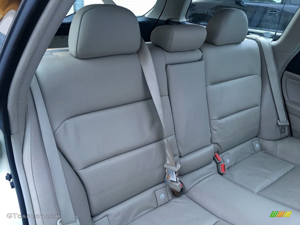 2005 Subaru Outback 3.0 R VDC Limited Wagon Rear Seat Photo #138697800