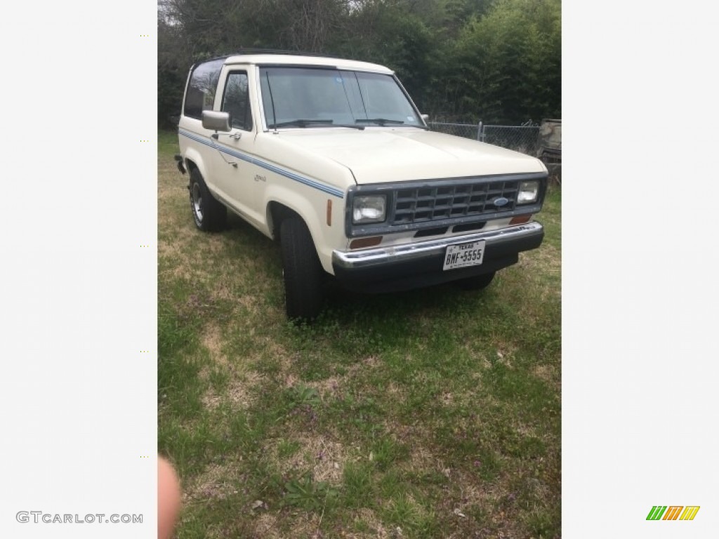 Colonial White 1988 Ford Bronco II XLT 4x4 Exterior Photo #138698367