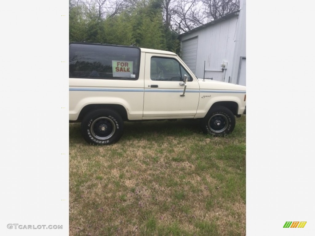 Colonial White 1988 Ford Bronco II XLT 4x4 Exterior Photo #138698391