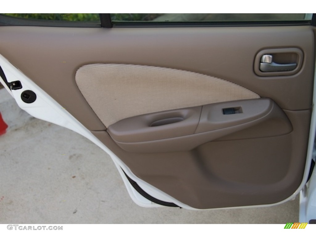 2004 Nissan Sentra 1.8 S Taupe Door Panel Photo #138699612