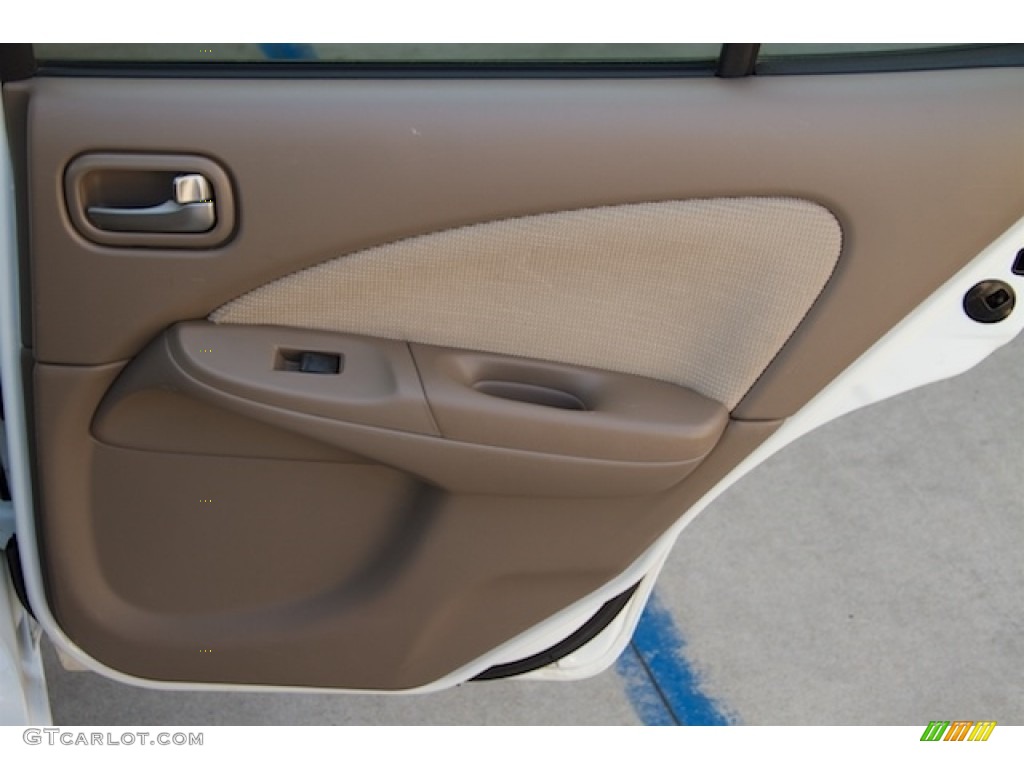 2004 Nissan Sentra 1.8 S Taupe Door Panel Photo #138699630