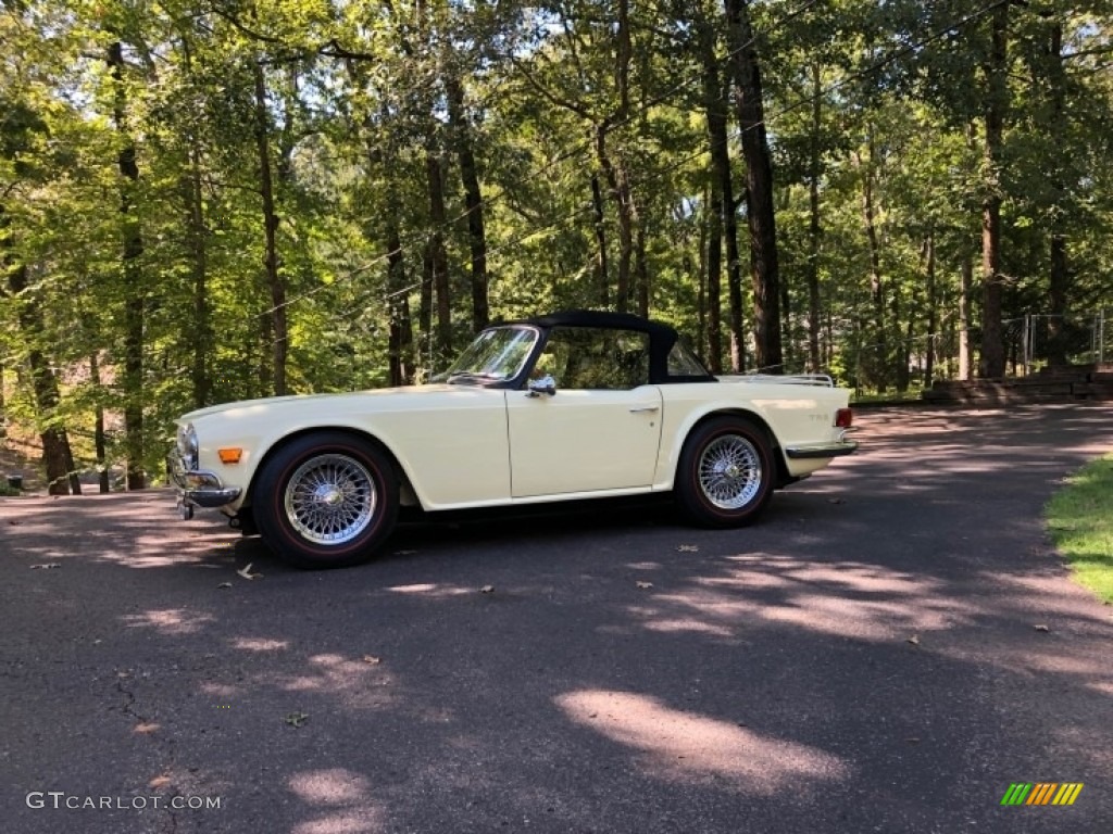 Yellow 1969 Triumph TR6 Standard TR6 Model Exterior Photo #138701217