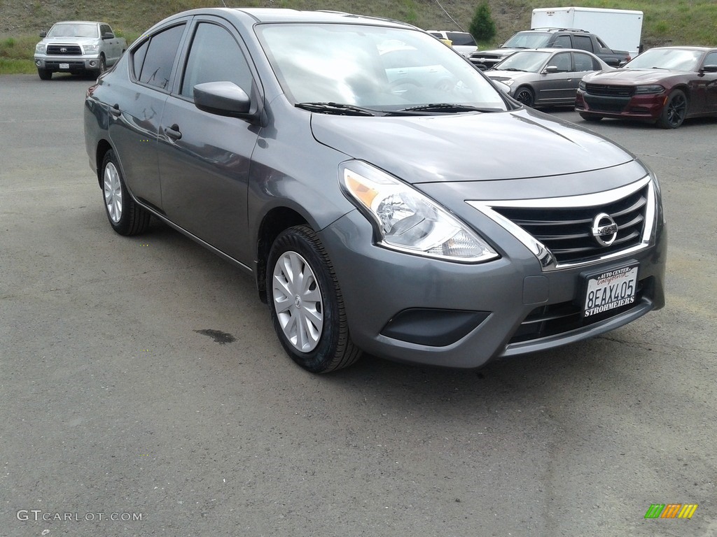 2018 Versa S - Gun Metal Metallic / Charcoal photo #1