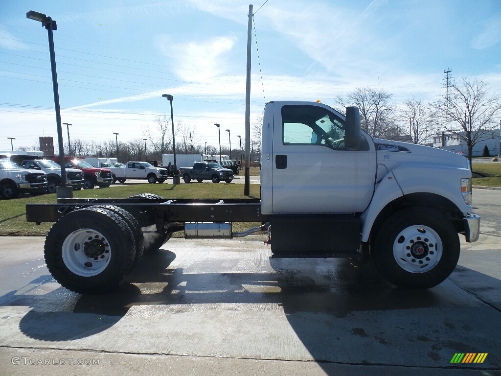 2019 F750 Super Duty Regular Cab Chassis - Oxford White / Earth Gray photo #1