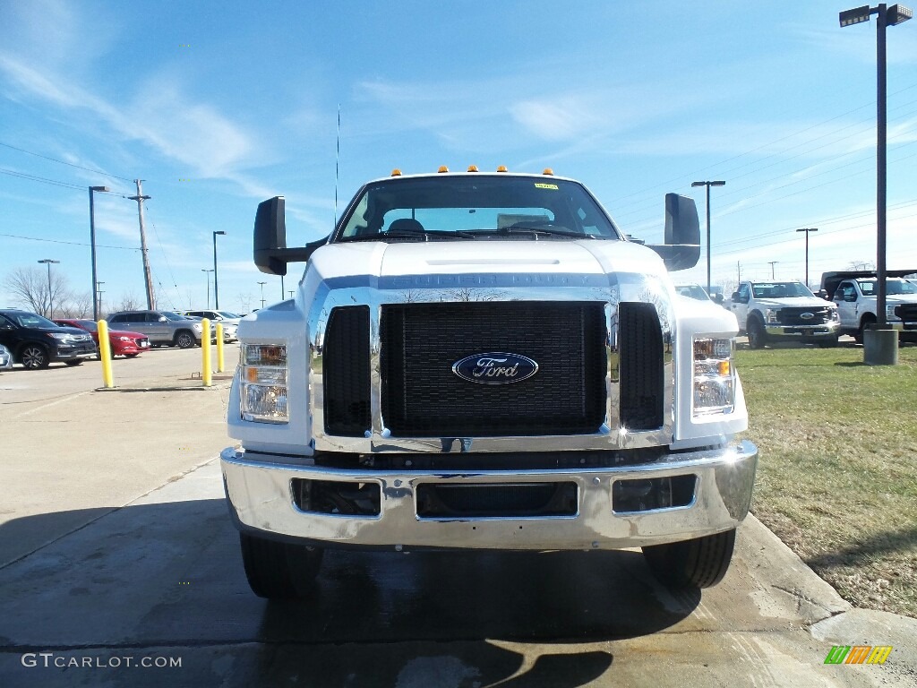 2019 F750 Super Duty Regular Cab Chassis - Oxford White / Earth Gray photo #3