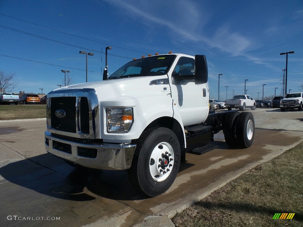 Oxford White 2019 Ford F750 Super Duty Regular Cab Chassis Exterior Photo #138711336