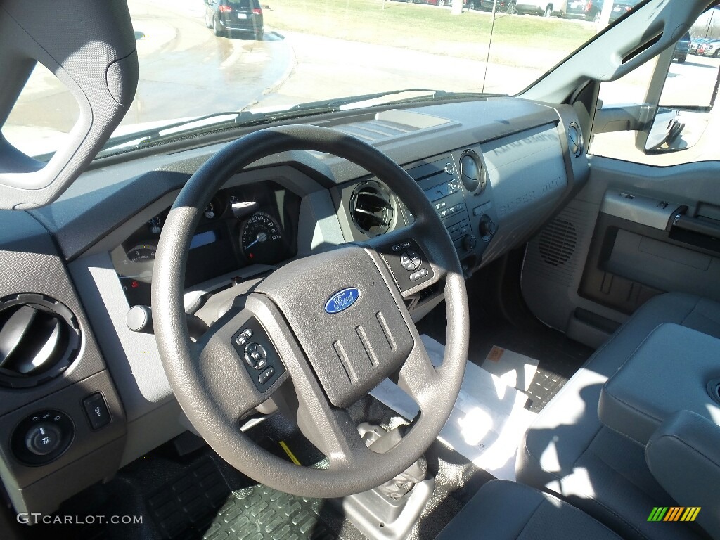 2019 F750 Super Duty Regular Cab Chassis - Oxford White / Earth Gray photo #9