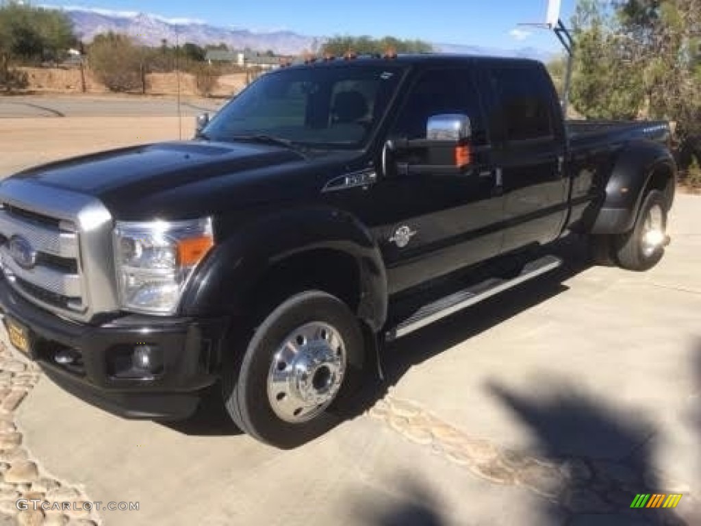 2015 F450 Super Duty Platinum Crew Cab 4x4 - Tuxedo Black / Platinum Charcoal Black Premium photo #1