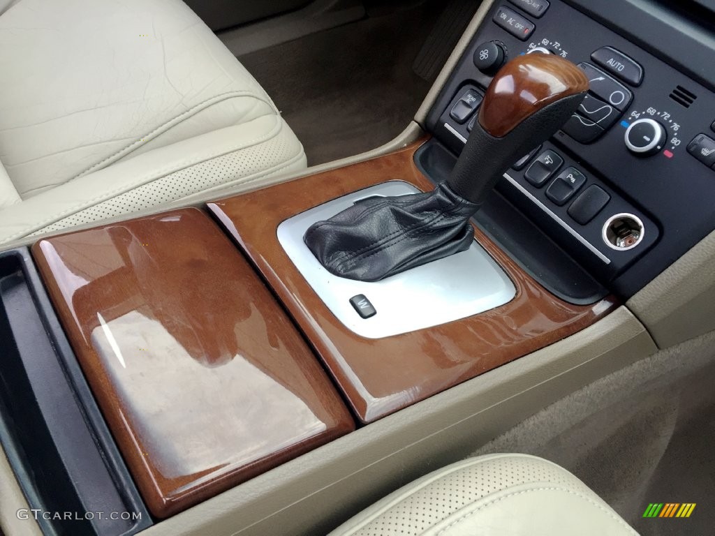 2010 Volvo XC90 V8 AWD Transmission Photos