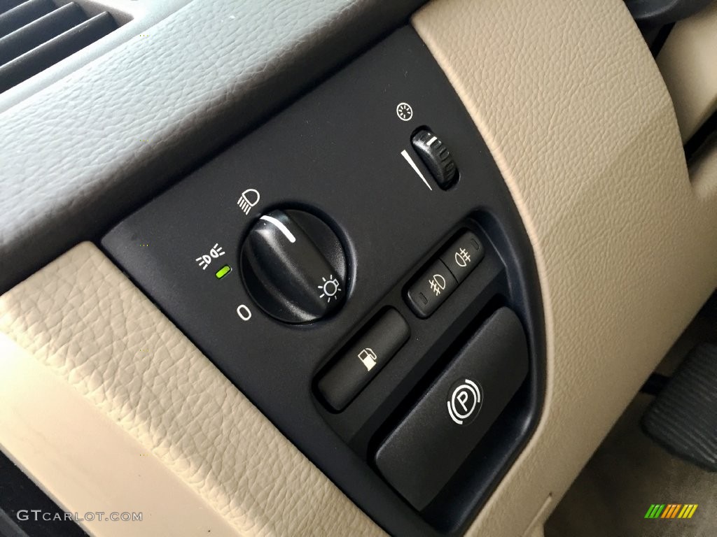 2010 Volvo XC90 V8 AWD Controls Photo #138720225