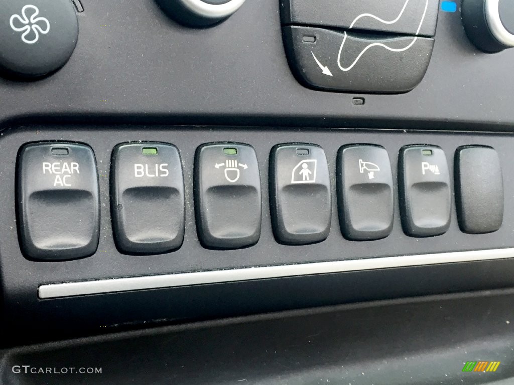 2010 Volvo XC90 V8 AWD Controls Photo #138720261