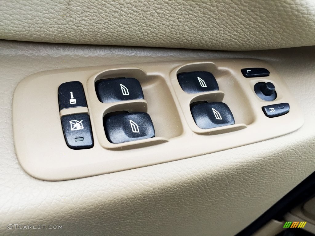 2010 Volvo XC90 V8 AWD Controls Photo #138720546