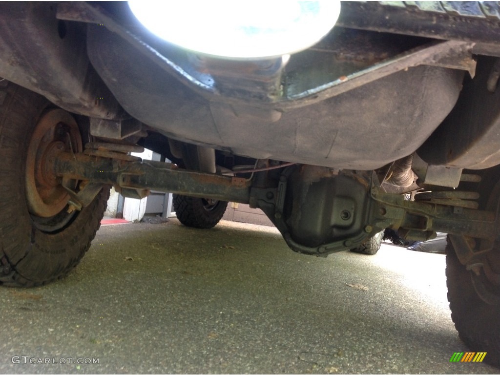 1984 Land Rover Defender 110 Hardtop Undercarriage Photo #138725103
