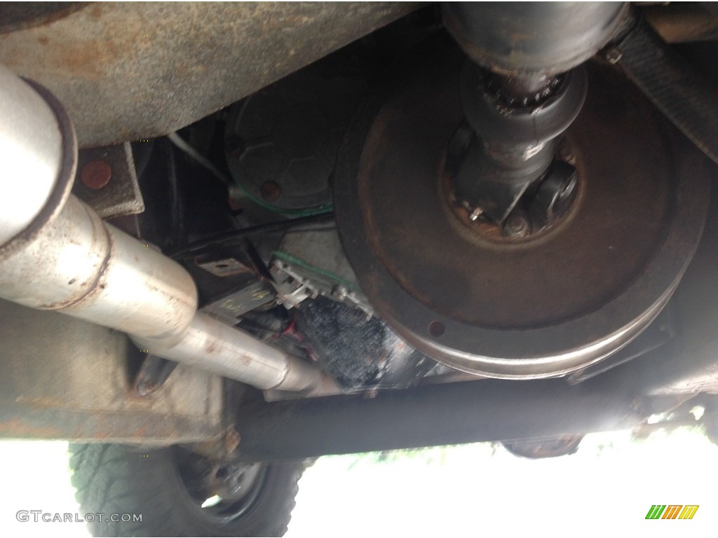1984 Land Rover Defender 110 Hardtop Undercarriage Photos