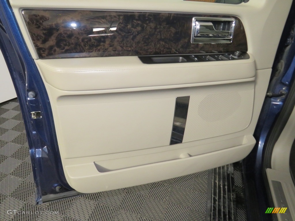 2016 Lincoln Navigator Select 4x4 Medium Light Stone Door Panel Photo #138739149