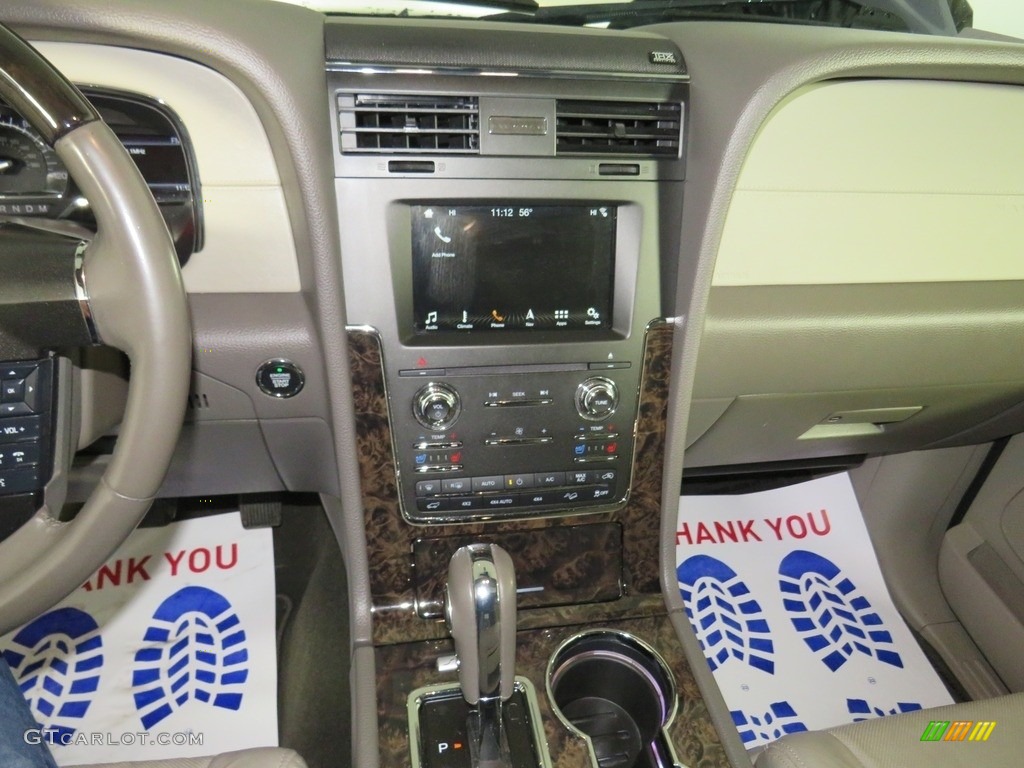 2016 Lincoln Navigator Select 4x4 Controls Photo #138739445