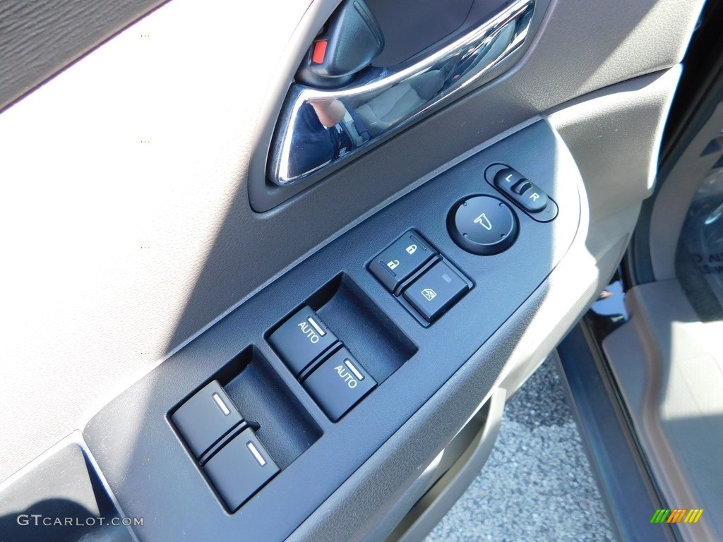 2017 Honda Odyssey EX Gray Door Panel Photo #138740004