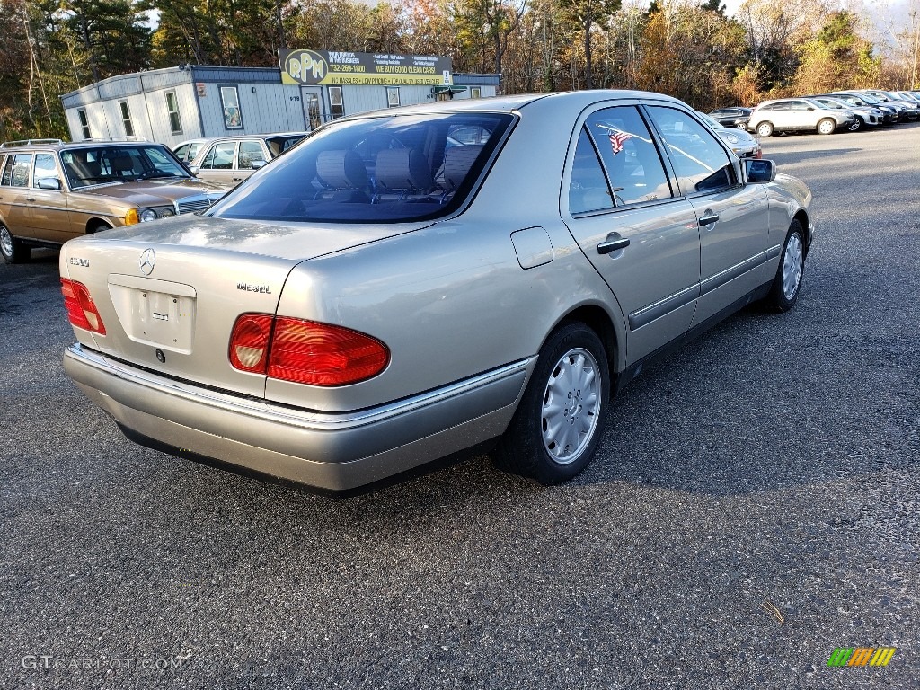 1996 E 300 Diesel Sedan - Smoke Silver Metallic / Beige photo #7