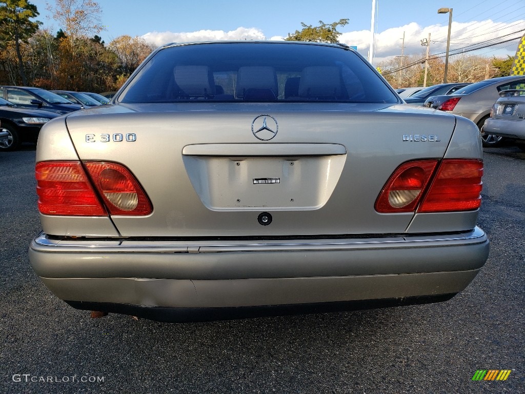 1996 Mercedes-Benz E 300 Diesel Sedan Marks and Logos Photos