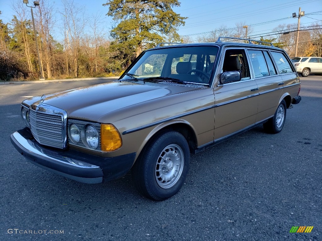 Sand Beige Metallic 1983 Mercedes-Benz E Class 300 TD Wagon Exterior Photo #138753474