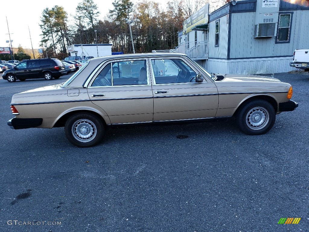 Sand Beige Metallic 1983 Mercedes-Benz E Class 300 D Sedan Exterior Photo #138756042