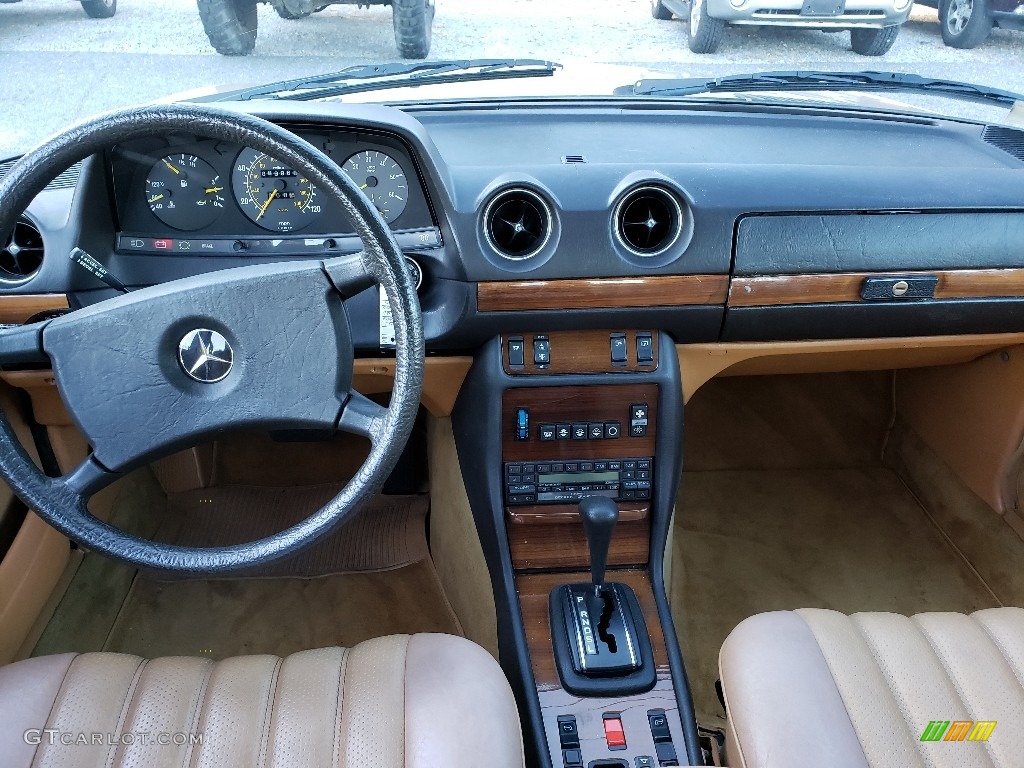 Palomino Interior 1983 Mercedes-Benz E Class 300 D Sedan Photo #138756189