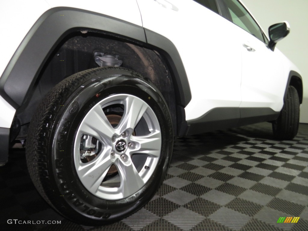 2020 RAV4 XLE AWD - Super White / Light Gray photo #16