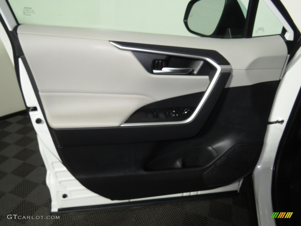 2020 RAV4 XLE AWD - Super White / Light Gray photo #17