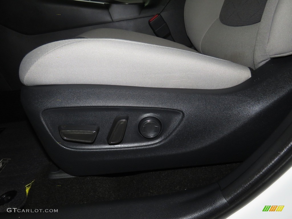 2020 RAV4 XLE AWD - Super White / Light Gray photo #18