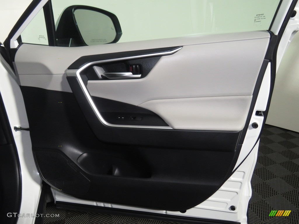 2020 RAV4 XLE AWD - Super White / Light Gray photo #25