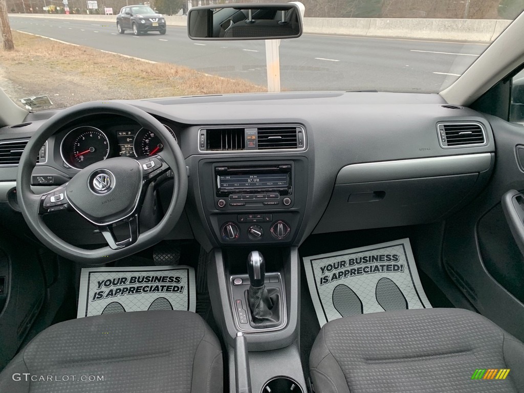 Titan Black Interior 2015 Volkswagen Jetta SE Sedan Photo #138759792