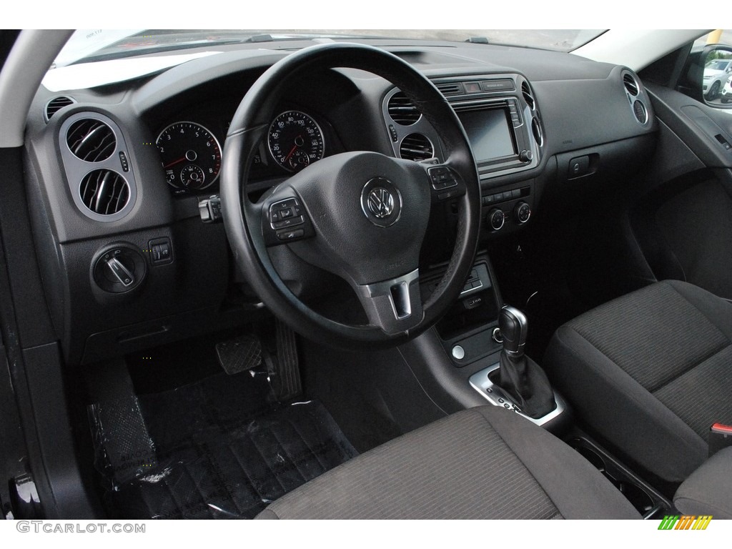 2018 Volkswagen Tiguan Limited 2.0T Charcoal Black Dashboard Photo #138763890