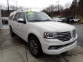 Front 3/4 View of 2016 Navigator L Select 4x4