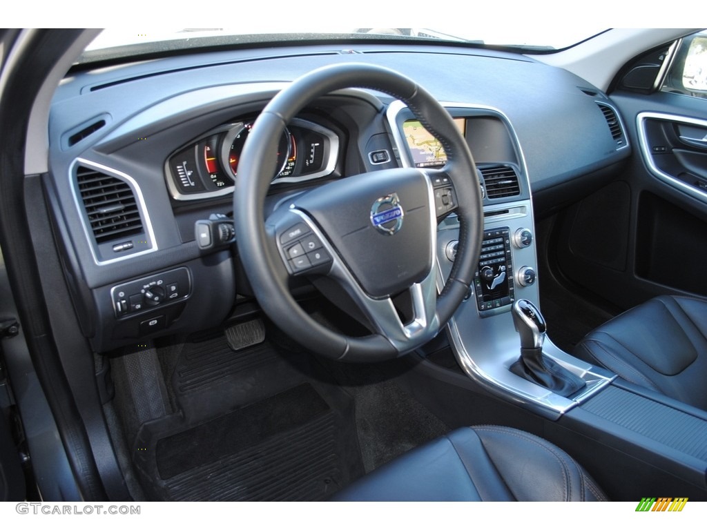 2017 Volvo XC60 T5 Dynamic Off Black Dashboard Photo #138764154