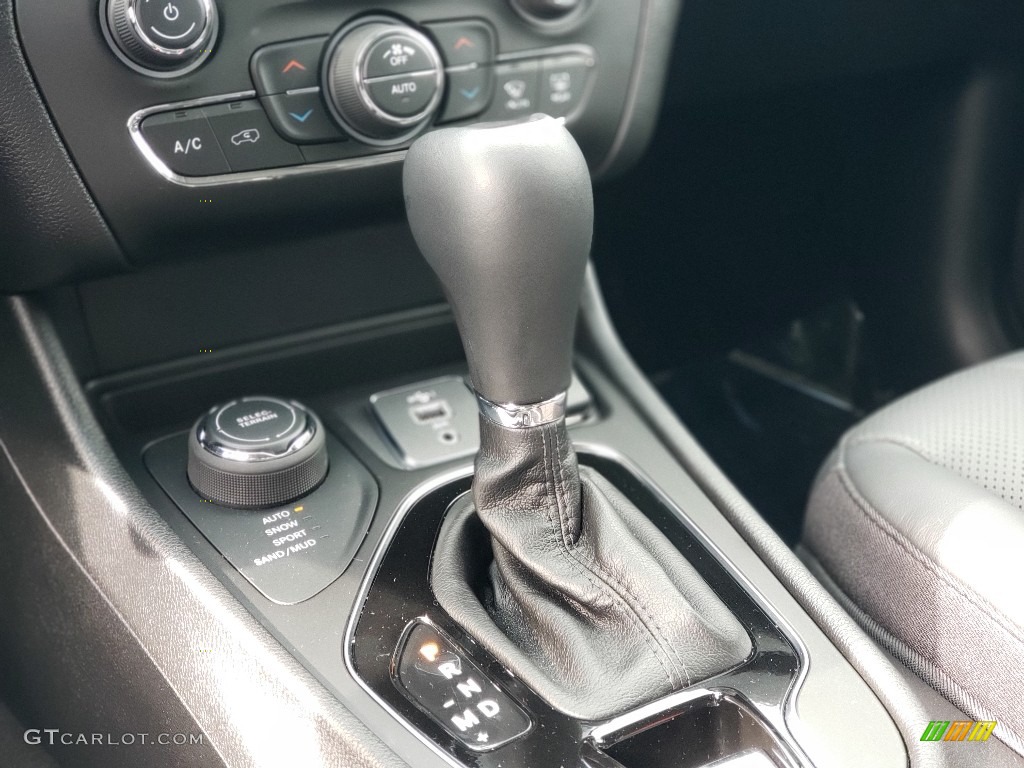 2020 Jeep Cherokee Limited 4x4 Transmission Photos