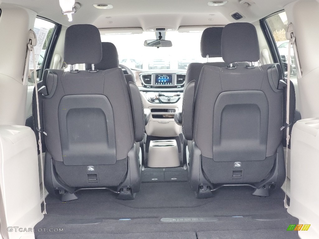 2020 Chrysler Voyager LX Trunk Photos